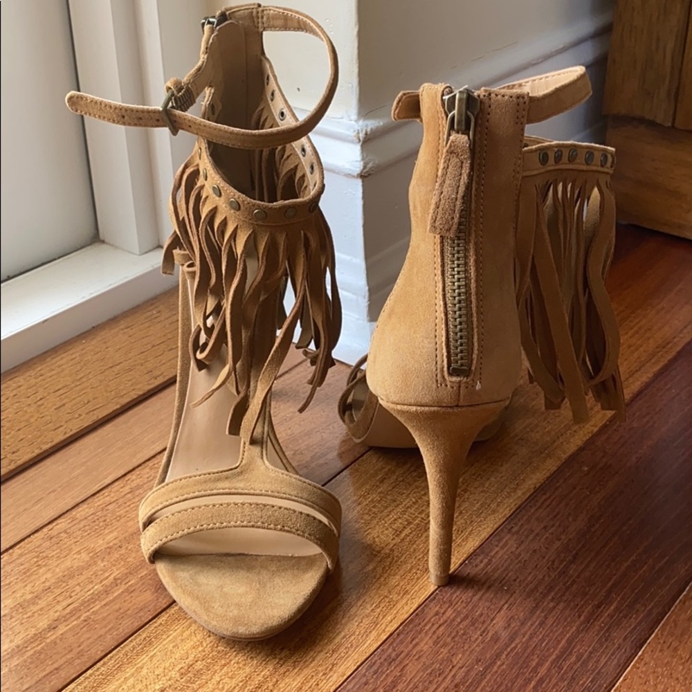 Heels - Picture 4 of 4